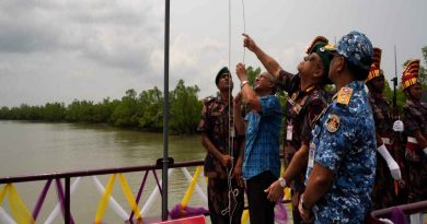 সুন্দরবনে ‘বয়েসিং ভাসমান বিওপি’ উদ্বোধন করলেন স্বরাষ্ট্র উপদেষ্টা