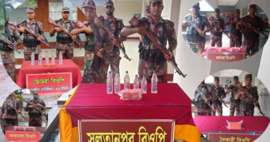 সাতক্ষীরা সীমান্ত থেকে ১১ বোতল ভারতীয় মদসহ বিপুল পরিমান ভারতীয় মালামাল জব্দ