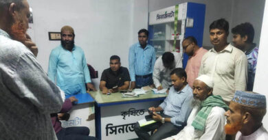 কলারোয়ার বালিয়াডাঙ্গা বাজারে লাইসেন্সবিহীন ২ বীজ বিক্রেতাকে জরিমানা