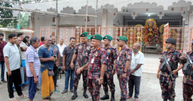 সাতক্ষীরা সীমান্ত এলাকার ৪৮টি পূজামণ্ডপে কঠোর নিরাপত্তায় চলছে শারদীয় দুর্গোৎসবের প্রস্তুতি