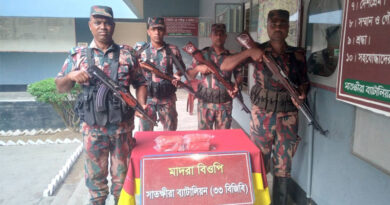 সাতক্ষীরা বিজিবির অভিযানে ১০ লক্ষাধিক টাকার ভারতীয় মালামাল জব্দ