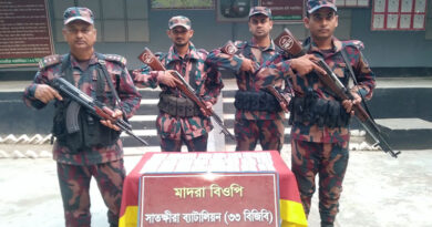 কলারোয়া সীমান্তে বিজিবির অভিযানে আড়াই লক্ষ টাকার মালামাল আটক