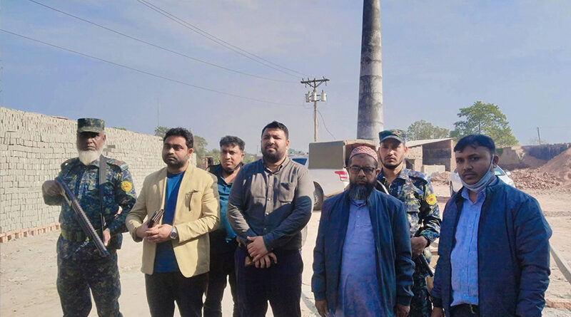 কালিগঞ্জে মোবাইল কোর্টের অভিযানে সিয়াম ব্রিকসকে ২ লাখ টাকা জরিমানা