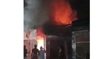 কালিগঞ্জের নাজিমগঞ্জ বাজারে ত্রিমোহনায় ভয়াবহ অগ্নিকাণ্ড