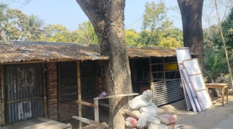 ‎তালায় জমি বিক্রি করে প্রতারণা, মামলার ভয়ে দখল করতে ব্যর্থ!