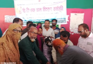 তালায় ঈদ উপলক্ষে ১৪ হাজার পরিবারের মাঝে চাল বিতরণ