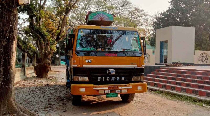 প্রশাসনের ‘দফা-রফায়’ ১২০ মণ নিষিদ্ধ আফ্রিকান মাগুর মাছ বিক্রি!