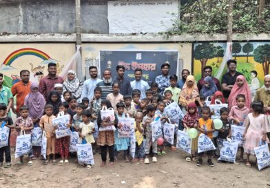 নতুন পোশাক পেয়ে সাতক্ষীরায় তিন শতাধিক শিশুর মুখে ঈদের হাসি