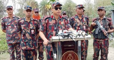 সাতক্ষীরা সীমান্তে জ্বালানি তেল পাচাররোধে বিজিবির প্রেস ব্রিফিং