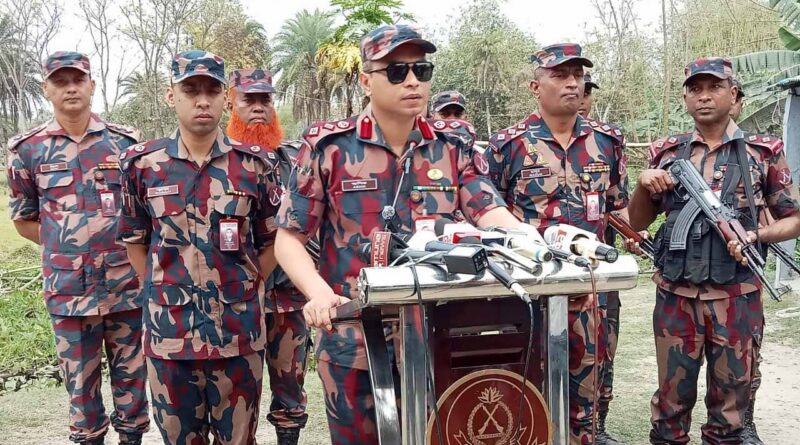 সাতক্ষীরা সীমান্তে জ্বালানি তেল পাচাররোধে বিজিবির প্রেস ব্রিফিং