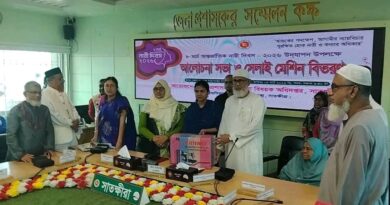 নারী দিবসে সুবিধাবঞ্চিত নারীদের মাঝে সেলাই মেশিন তুলে দিলেন এমপি আব্দুল খালেক