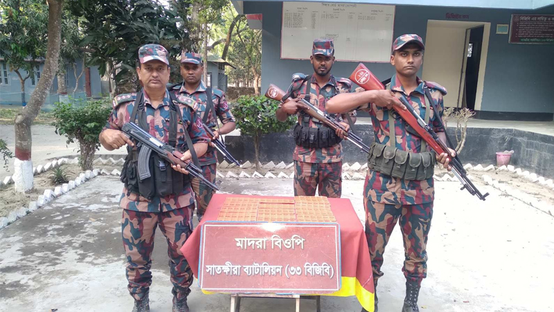 সাতক্ষীরায় ৩৩ বিজিবির অভিযানে চার লক্ষাধিক টাকার ভারতীয় ঔষধ জব্দ
