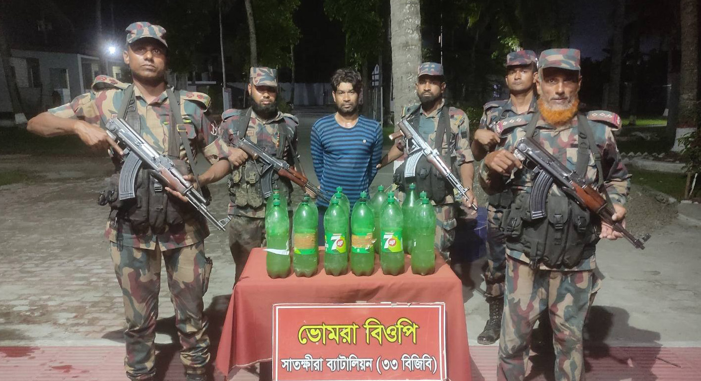 সাতক্ষীরা সীমান্তে বিজিবির অভিযানে এক আসামিসহ প্রায় ৩৭ লক্ষ টাকার ভারতীয় মালামাল জব্দ