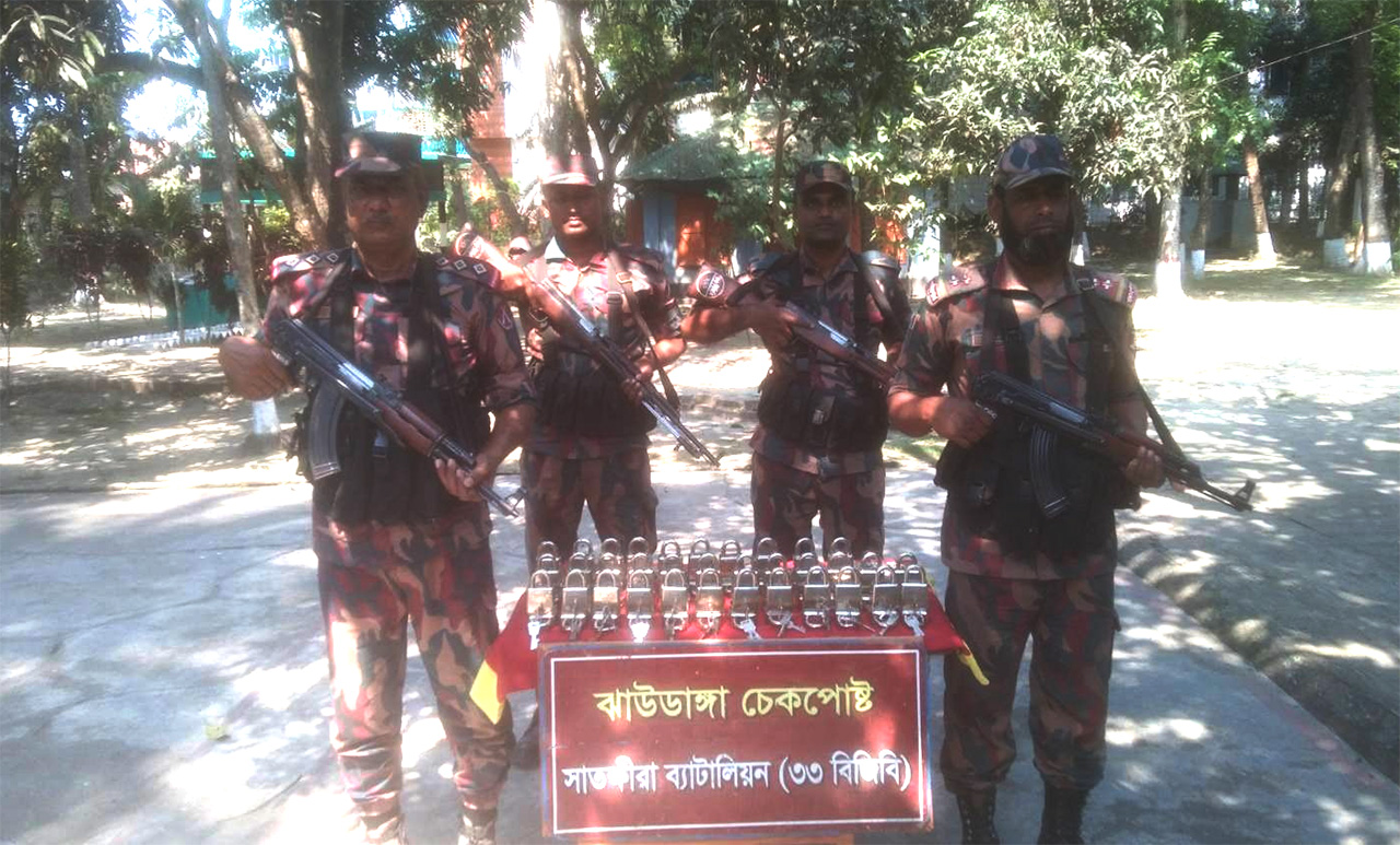 সাতক্ষীরায় বিজিবির অভিযানে প্রায় তিন লাখ টাকার ভারতীয় মালামাল জব্দ
