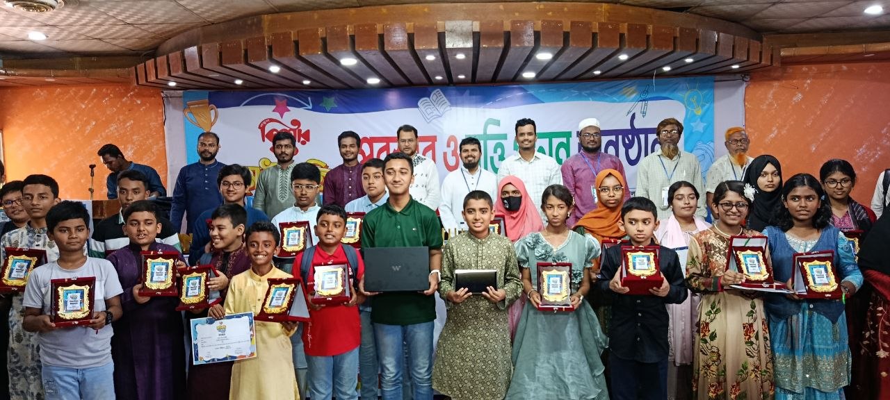 সাতক্ষীরায় কিশোর কণ্ঠ মেধাবৃত্তি ২০২৫-এর পুরস্কার বিতরণ