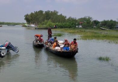 সুন্দরবনের রায়মঙ্গল নদীতে নৌকা ডুবি: ৪ মৌয়াল উদ্ধার, নিখোঁজ ৪