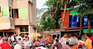 কালিগঞ্জে তেল বিতরণে বিশৃঙ্খলা: বন্ধ ফিলিং স্টেশন, বিপাকে সরকারি চাকুরীজীবী, শিক্ষক-সাংবাদিকরা