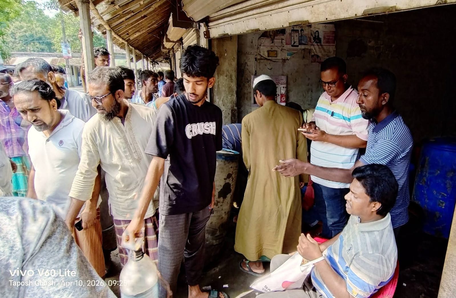 কালিগঞ্জে পুলিন বাবুর হাটখোলায় শান্তিপূর্ণভাবে ডিজেল বিক্রি, স্বস্তিতে সাধারণ মানুষ