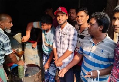 কালিগঞ্জের কুশুলিয়া পুলিন বাবুর হাটখোলায় শান্তিপূর্ণভাবে ডিজেল বিক্রি