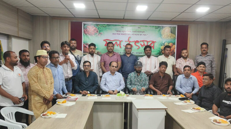 সাতক্ষীরায় নিউ মার্কেট ক্লাবের বর্ণাঢ্য ফল উৎসব
