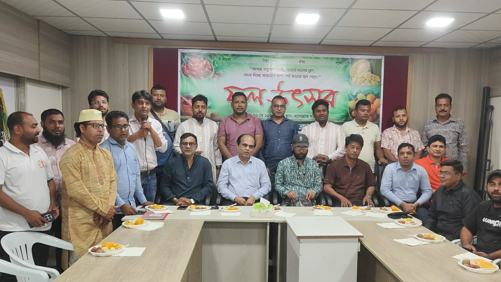 সাতক্ষীরায় নিউ মার্কেট ক্লাবের বর্ণাঢ্য ফল উৎসব