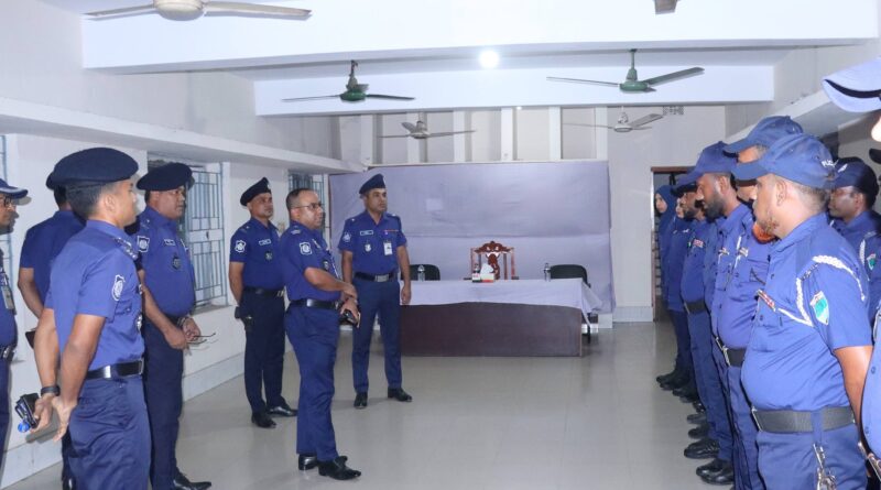 সাতক্ষীরা সদর থানা পরিদর্শন করলেন পুলিশ সুপার