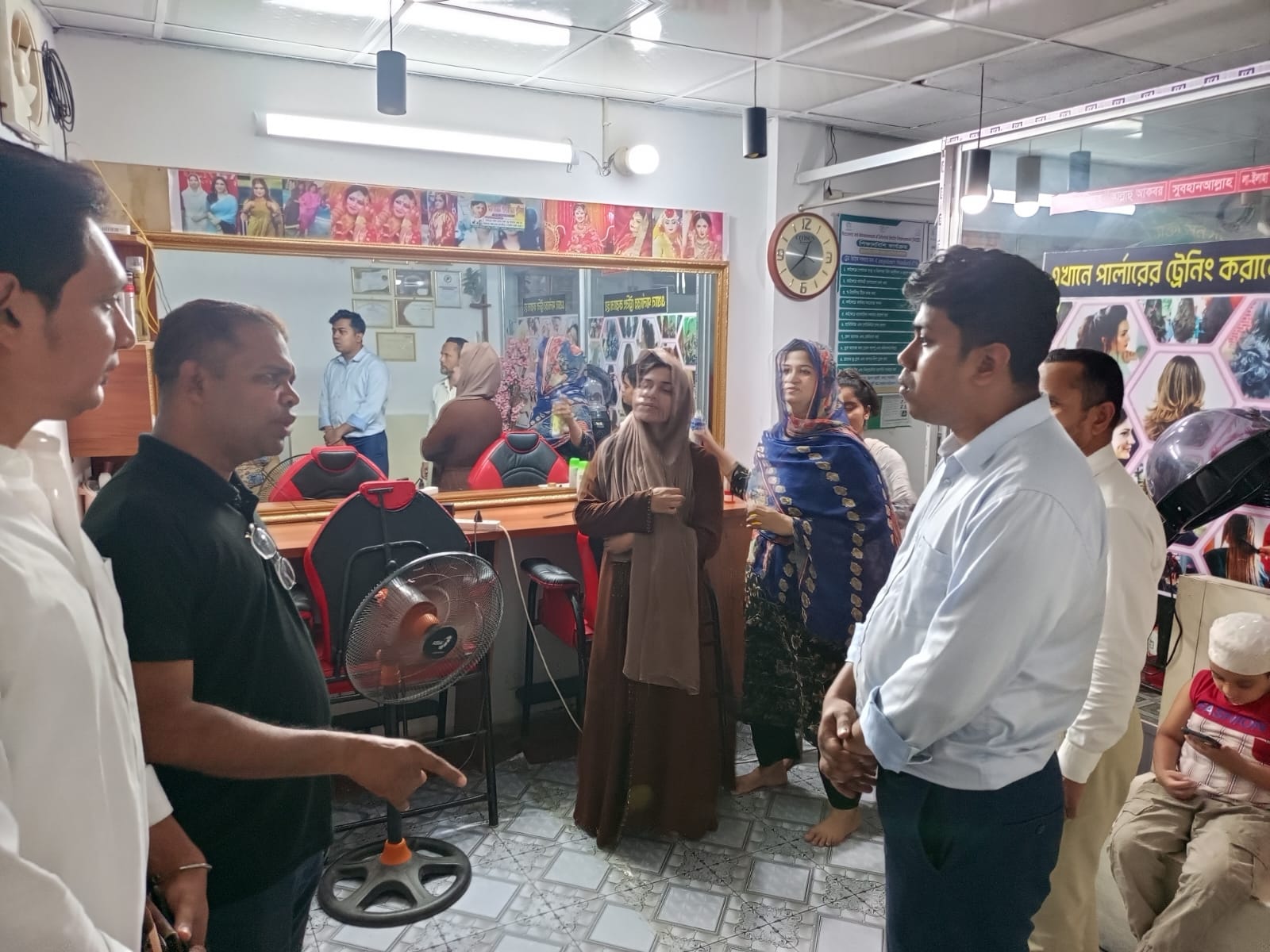সাতক্ষীরায় ব্র্যাকের দক্ষতা উন্নয়ন কর্মসূচি পরিদর্শন