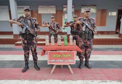 সাতক্ষীরা সীমান্তে বিজিবির বিশেষ অভিযানে চিংড়ীরেনুসহ প্রায় ১৮ লাখ টাকার চোরাচালানী মালামাল জব্দ