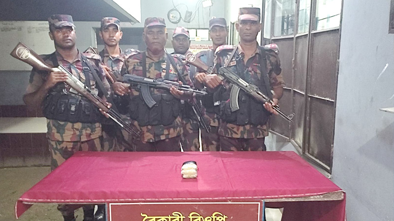 সাতক্ষীরার সীমান্ত থেকে ক্রিস্টাল মেথসহ প্রায় ৬ কোটি টাকার মাদক ও চোরাচালানী পণ্য জব্দ