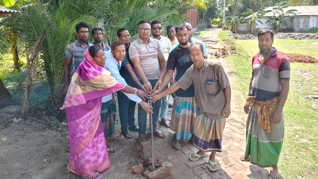কালিগঞ্জে দুর্ভোগ লাঘবে ফরিদপুর-বেজুয়া সড়কের ৮০০ মিটার কার্পেটিং কাজের উদ্বোধন