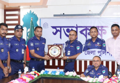 সাতক্ষীরার অতিরিক্ত দুই পুলিশ সুপারকে বিদায়ী সংবর্ধনা