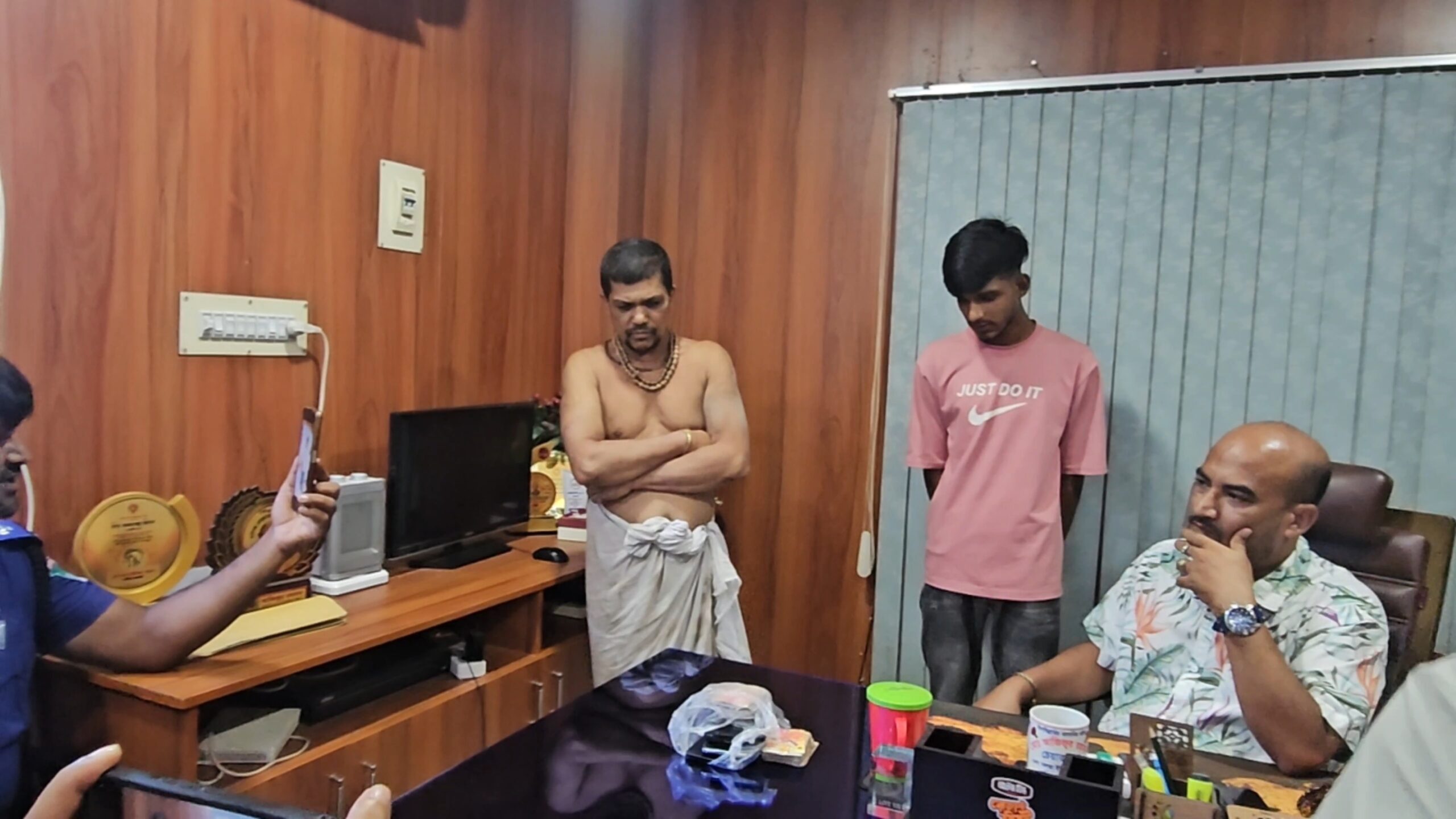 কালিগঞ্জের নলতা চৌমুহনী বাজারে গাঁজাসহ দুইজন আটক
