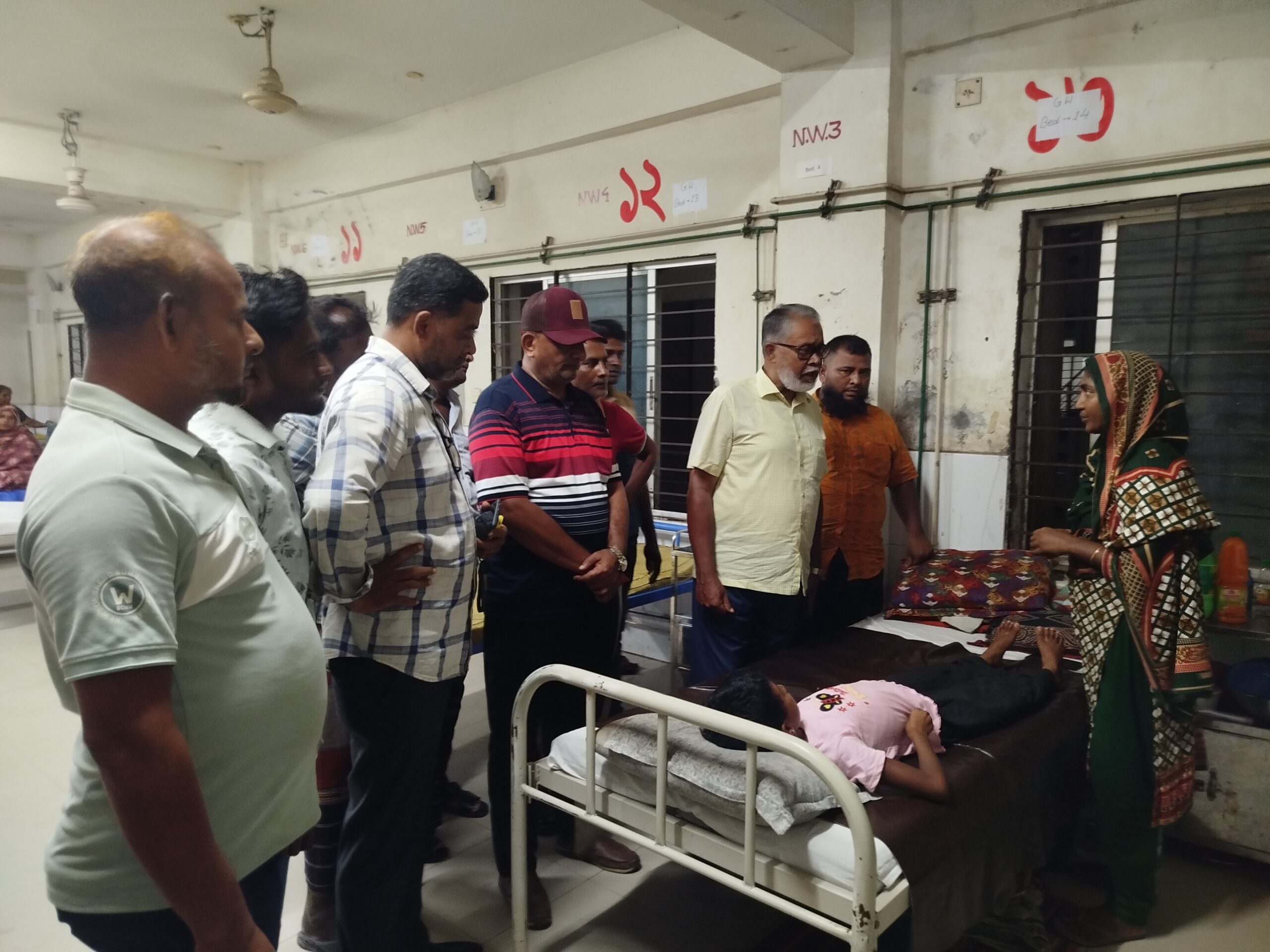 সাতক্ষীরায় শিশু ধর্ষণ: পরিবারকে বিএনপি নেতা আব্দুর রউফের অর্থ সহায়তা প্রদান