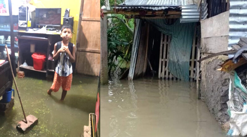 বৃষ্টির পানিতে ভাসছে সাতক্ষীরা